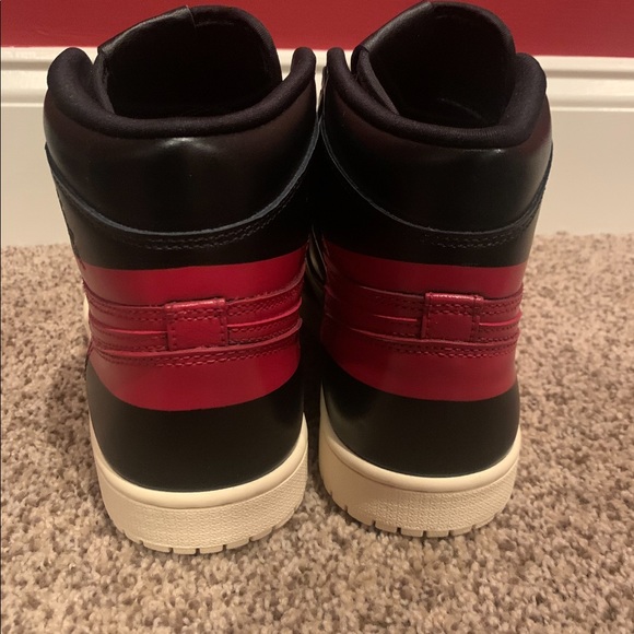 Jordan Retro 1 High OG Defiant - Couture - Picture 7 of 8